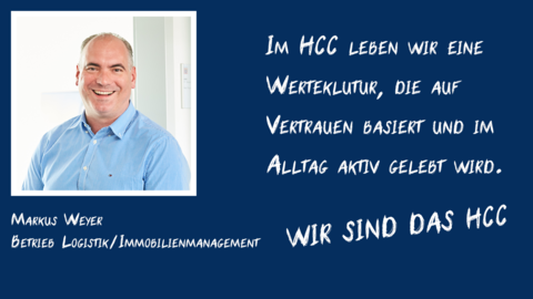 Ein Potraitfoto von Markus Weyer mit Schriftzug "Im HCC leben wir eine Wertekultur, die auf Vertrauen basiert und im Alltag aktiv gelebt wird" und "Wir sind das HCC". Ein Potraitfoto von Markus Weyer mit Schriftzug "Im HCC leben wir eine Wertekultur, die auf Vertrauen basiert und im Alltag aktiv gelebt wird" und "Wir sind das HCC".